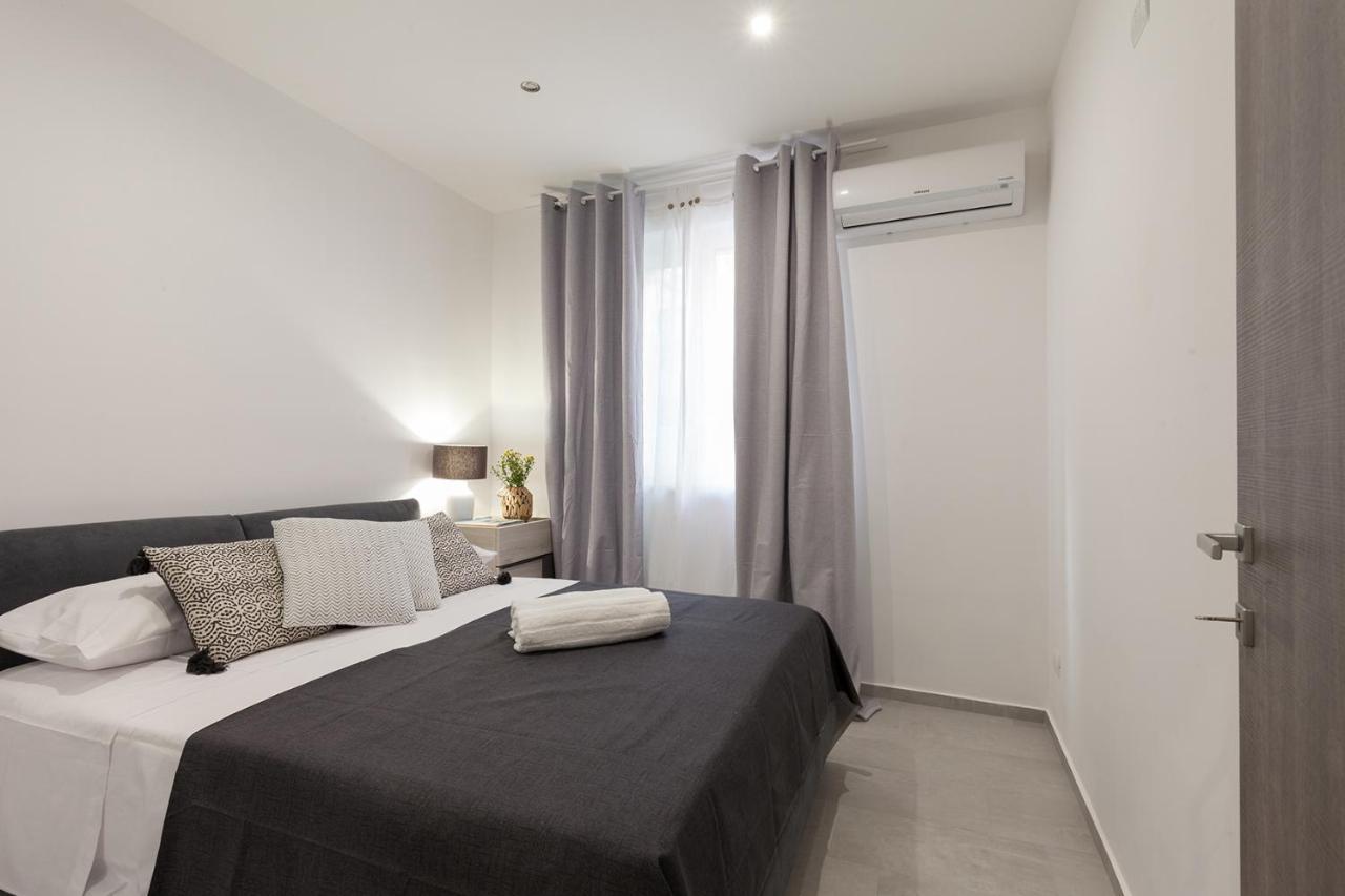 泰拉西尼Holiday House Da Vinci公寓 外观 照片